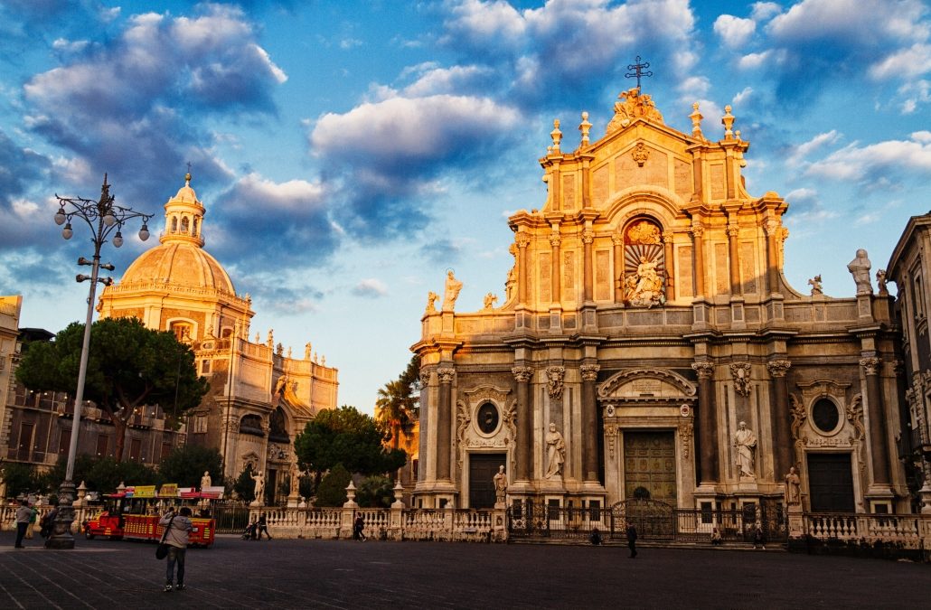 Win a 3-night stay for 2 people in Catania with the best photo of the Italian Street Food Festival 2022