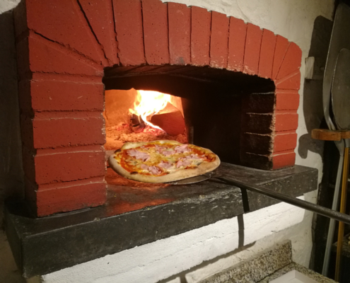 Homemade pizza_Cala luna