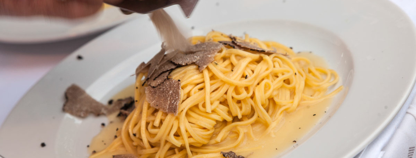 Thin ribbon noodles with black truffle